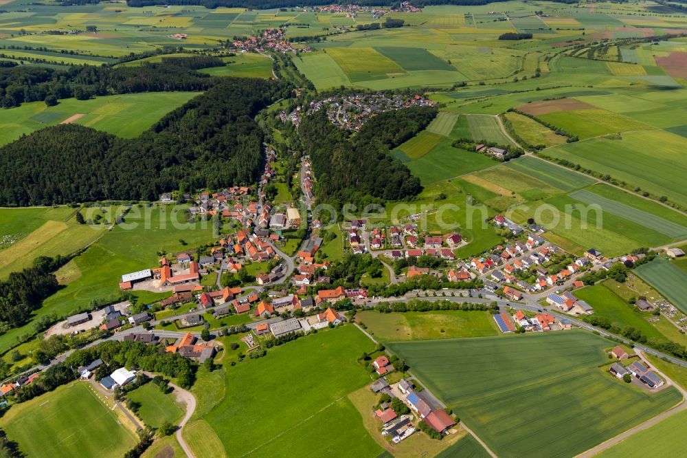 Aerial photograph Dorfitter - Agricultural land and field borders surround the settlement area of the village in Dorfitter in the state Hesse, Germany