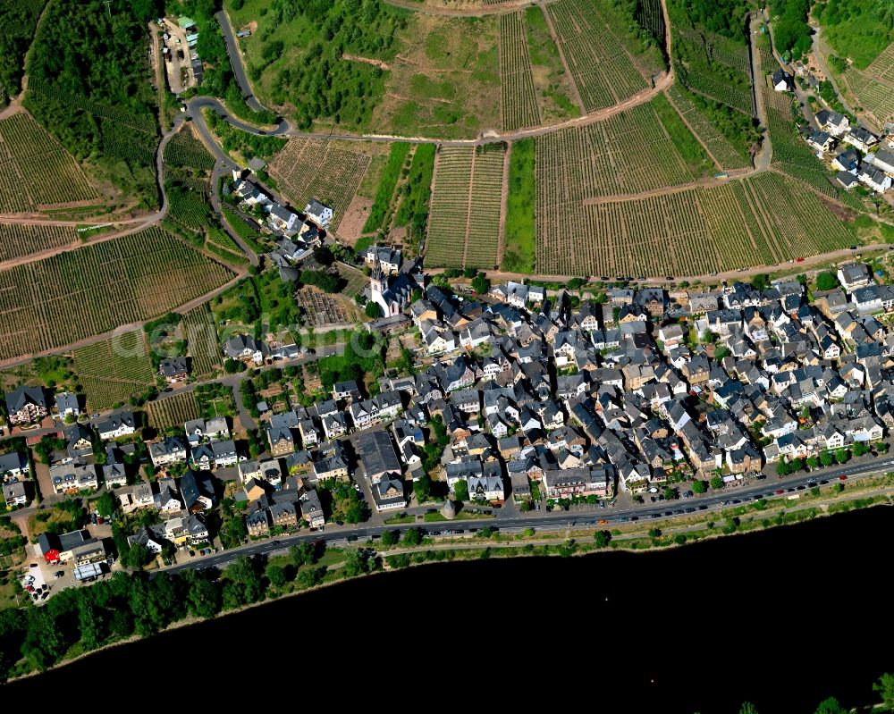 Ediger-Eller from the bird's eye view: Village core of in Ediger-Eller in the state Rhineland-Palatinate