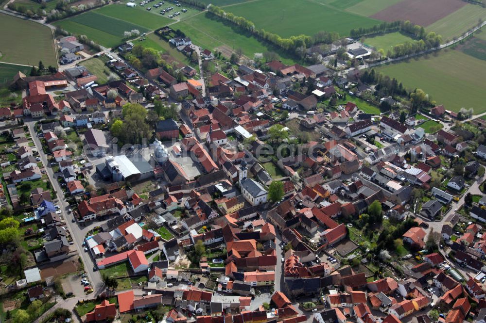 Aerial image Erbes-Büdesheim - Blick auf den Dorfkern von Erbes-Büdesheim, einer Ortsgemeinde im Landkreis Alzey-Worms in Rheinland-Pfalz. Sie gehört der Verbandsgemeinde Alzey-Land an. The village of Erbes-Büdesheim, a municipality in the county Alzey-Worms, in Rhineland-Palatinate. It belongs to the municipality of Alzey country.