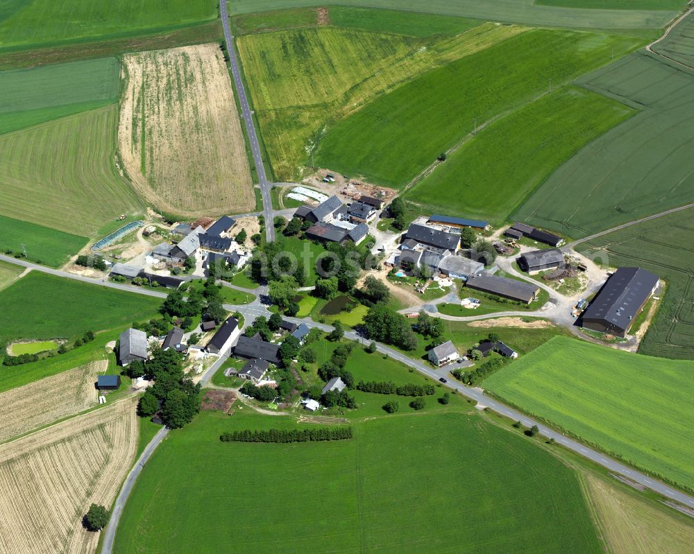 Aerial image Albertsreuth - Agricultural land and field boundaries surround the settlement area of the village in Albertsreuth in the state Bavaria, Germany