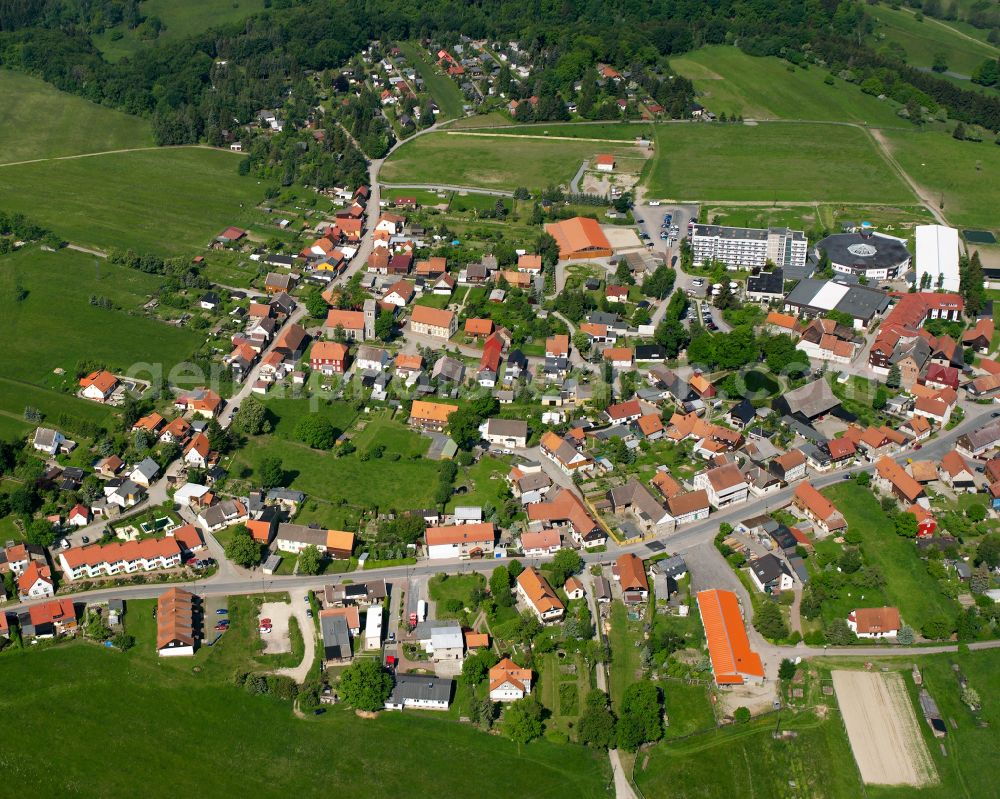 Aerial photograph Allrode - Agricultural land and field boundaries surround the settlement area of the village in Allrode in the state Saxony-Anhalt, Germany