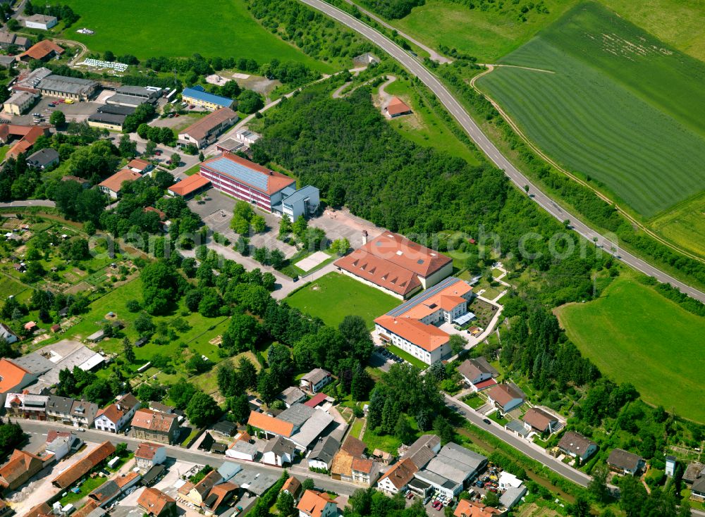 Alsenz from the bird's eye view: Agricultural land and field boundaries surround the settlement area of the village in Alsenz in the state Rhineland-Palatinate, Germany