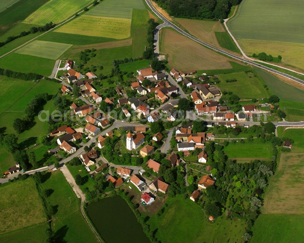 Aerial photograph Altentrüdingen - Agricultural land and field boundaries surround the settlement area of the village in Altentrüdingen in the state Bavaria, Germany