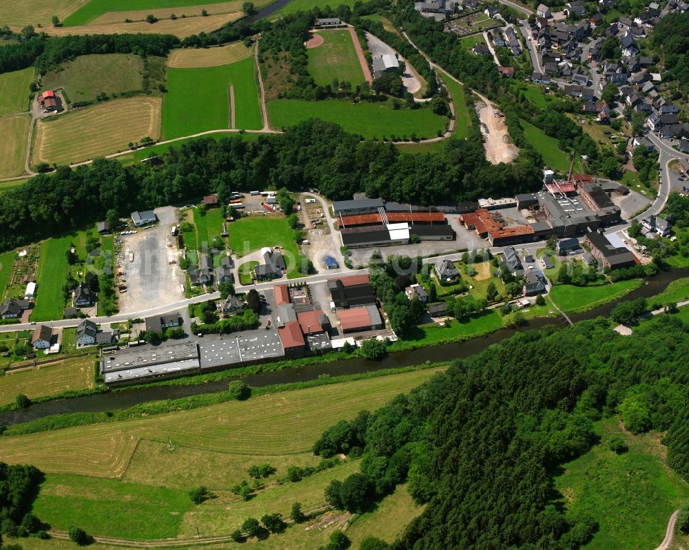 Aerial photograph Arfeld - Agricultural land and field boundaries surround the settlement area of the village in Arfeld in the state North Rhine-Westphalia, Germany