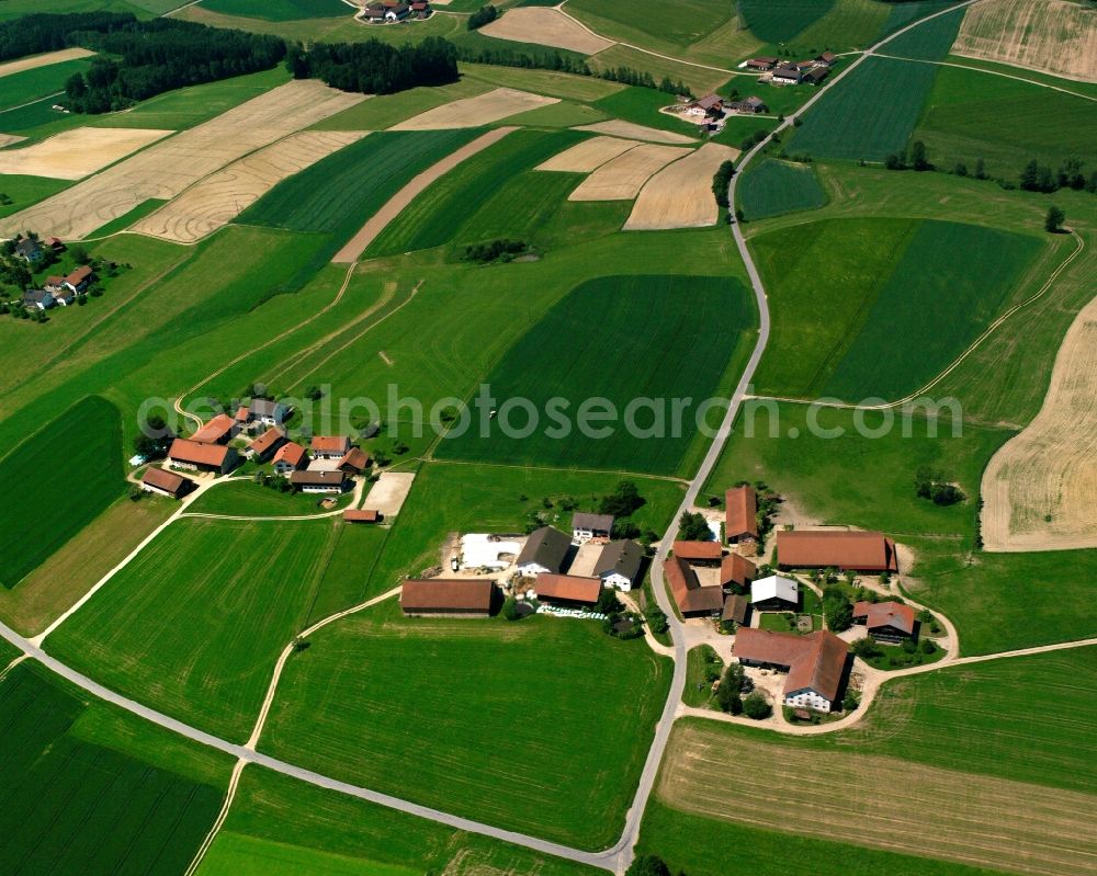 Aerial photograph Aspöck - Agricultural land and field boundaries surround the settlement area of the village in Aspöck in the state Bavaria, Germany