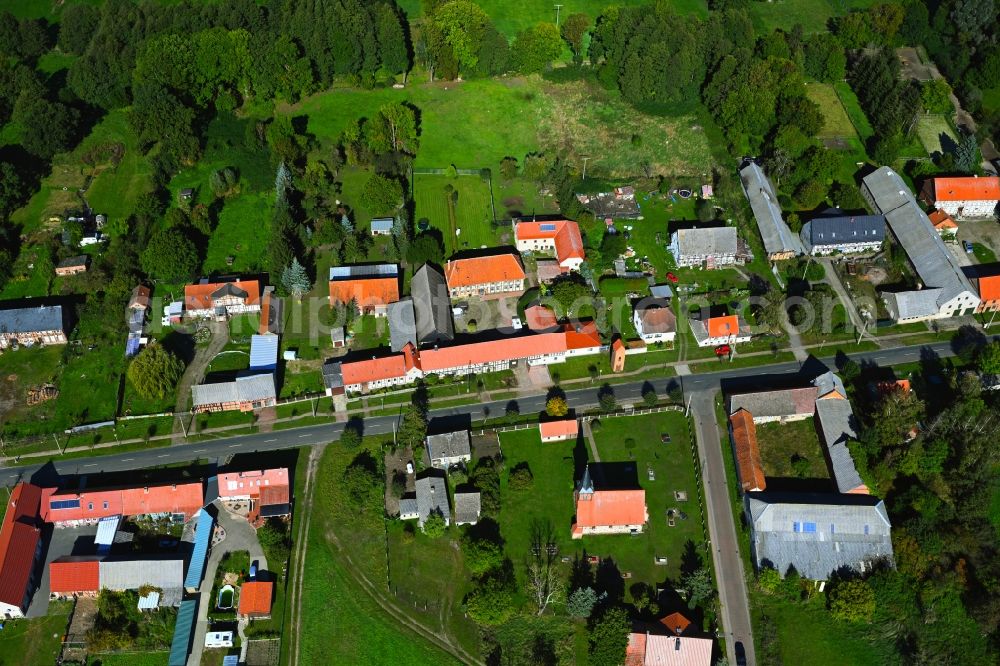 Aerial photograph Baars - Agricultural land and field boundaries surround the settlement area of the village in Baars in the state Saxony-Anhalt, Germany