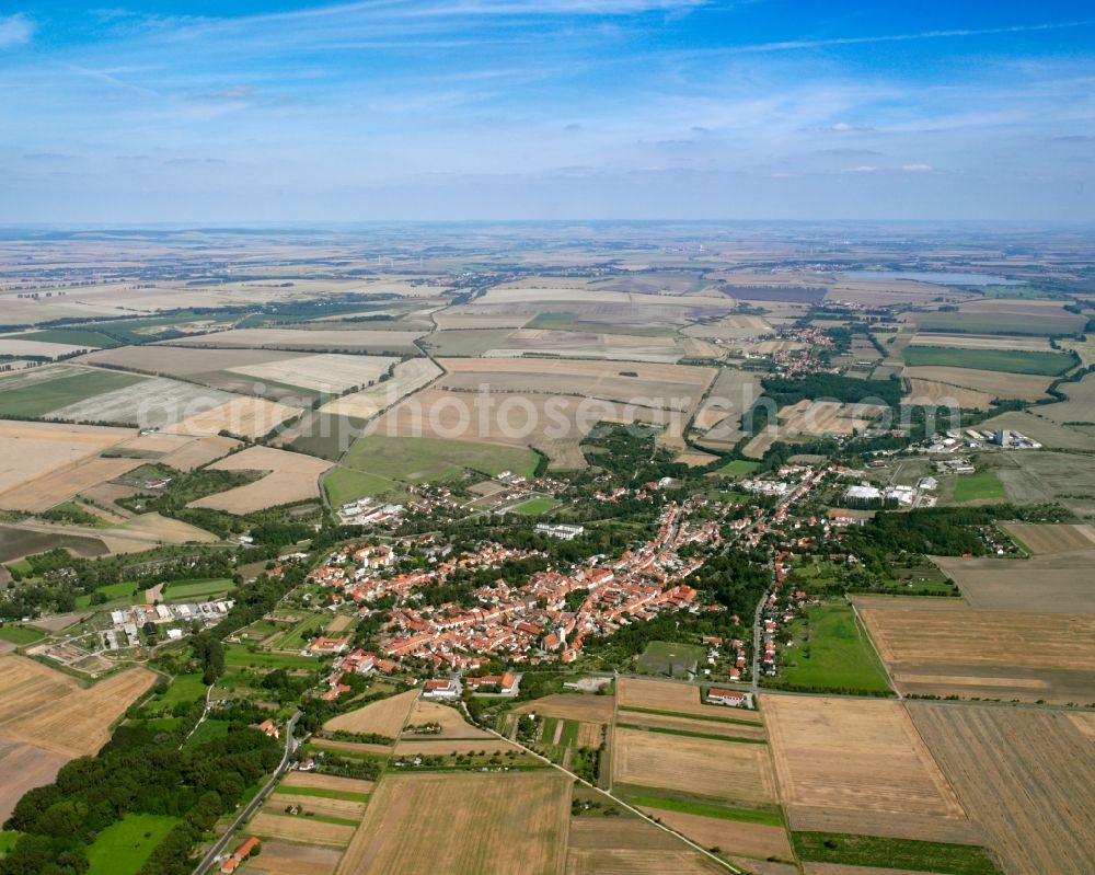 Bad Tennstedt from above - Agricultural land and field boundaries surround the settlement area of the village in Bad Tennstedt in the state Thuringia, Germany