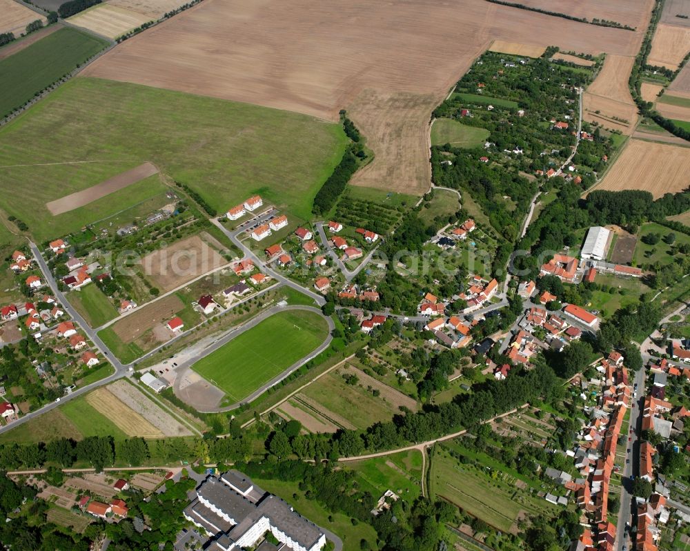 Bad Tennstedt from the bird's eye view: Agricultural land and field boundaries surround the settlement area of the village in Bad Tennstedt in the state Thuringia, Germany