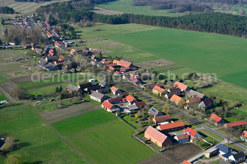 Banzendorf from the bird's eye view: Agricultural land and field boundaries surround the settlement area of the village in Banzendorf in the state Brandenburg, Germany