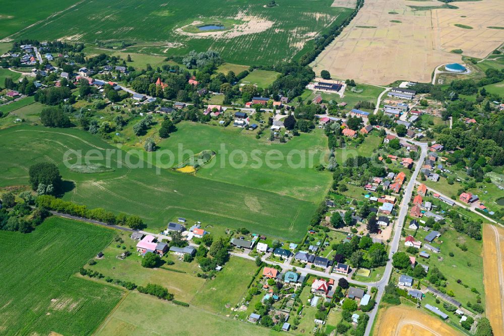 Aerial photograph Baumgarten - Agricultural land and field boundaries surround the settlement area of the village in Baumgarten in the state Mecklenburg - Western Pomerania, Germany