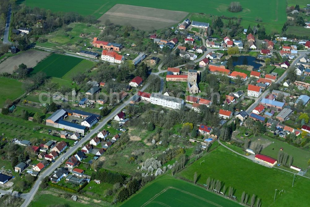 Aerial image Beiersdorf-Freudenberg - Agricultural land and field boundaries surround the settlement area of the village in Beiersdorf-Freudenberg in the state Brandenburg, Germany