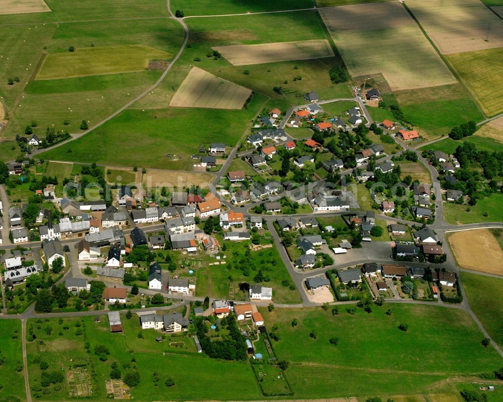 Aerial image Bergen - Agricultural land and field boundaries surround the settlement area of the village in Bergen in the state Rhineland-Palatinate, Germany