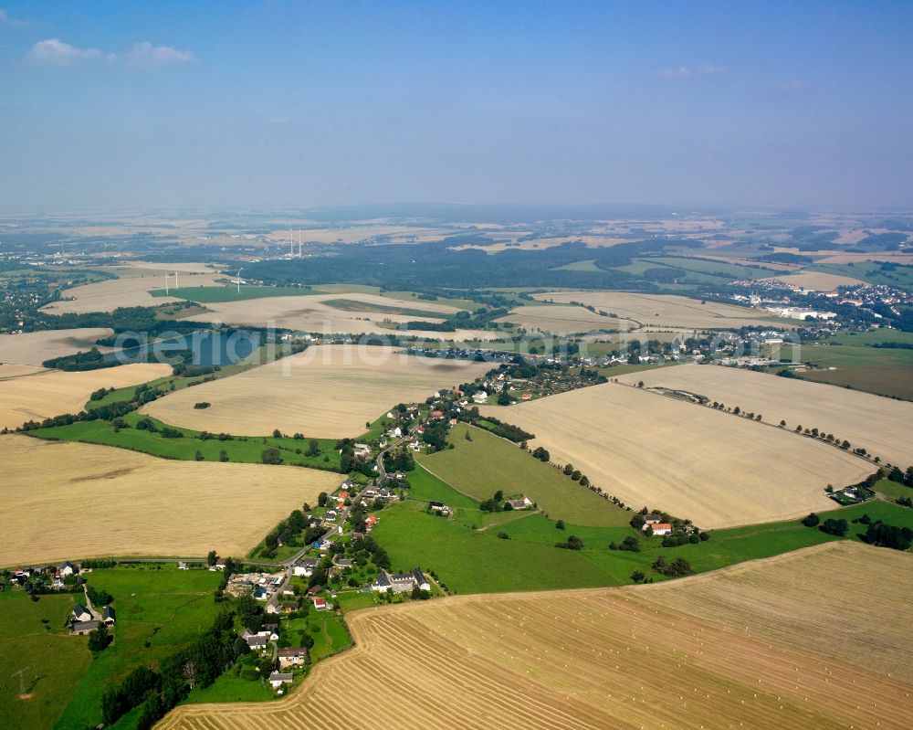 Aerial photograph Berthelsdorf - Agricultural land and field boundaries surround the settlement area of the village in Berthelsdorf in the state Saxony, Germany