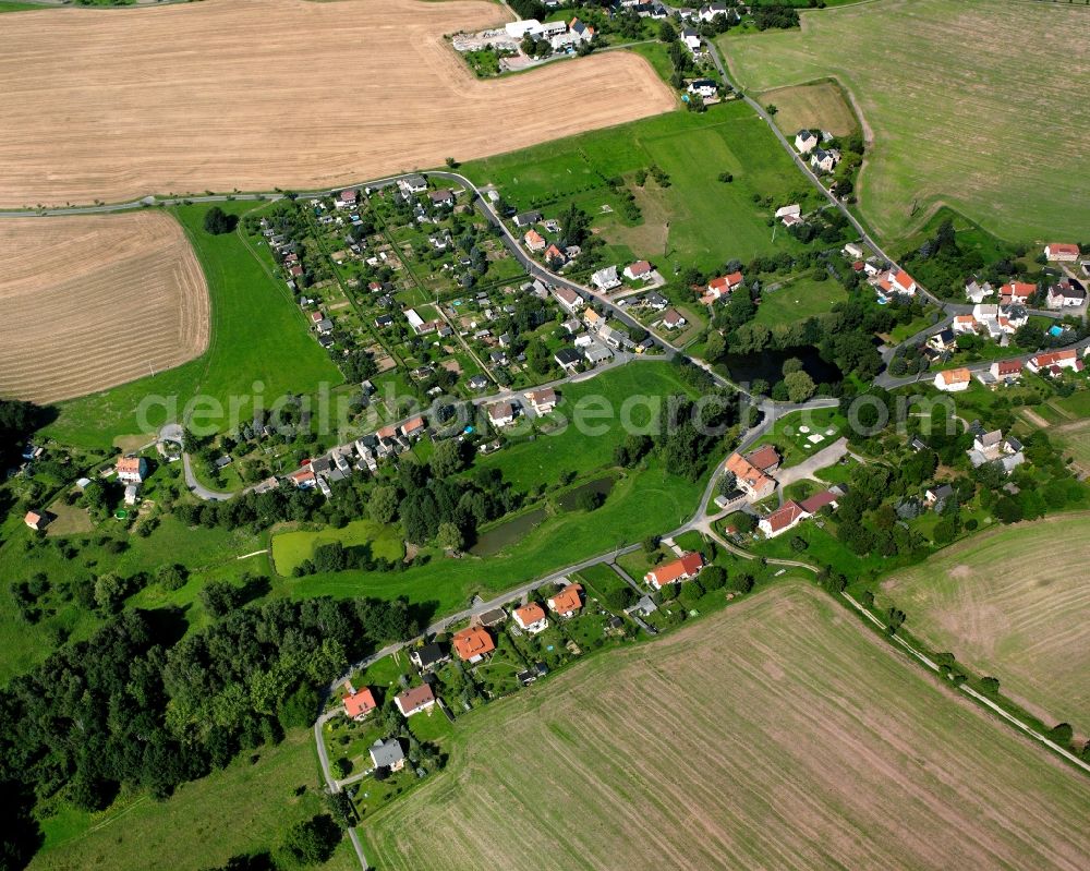 Aerial photograph Berthelsdorf - Agricultural land and field boundaries surround the settlement area of the village in Berthelsdorf in the state Saxony, Germany