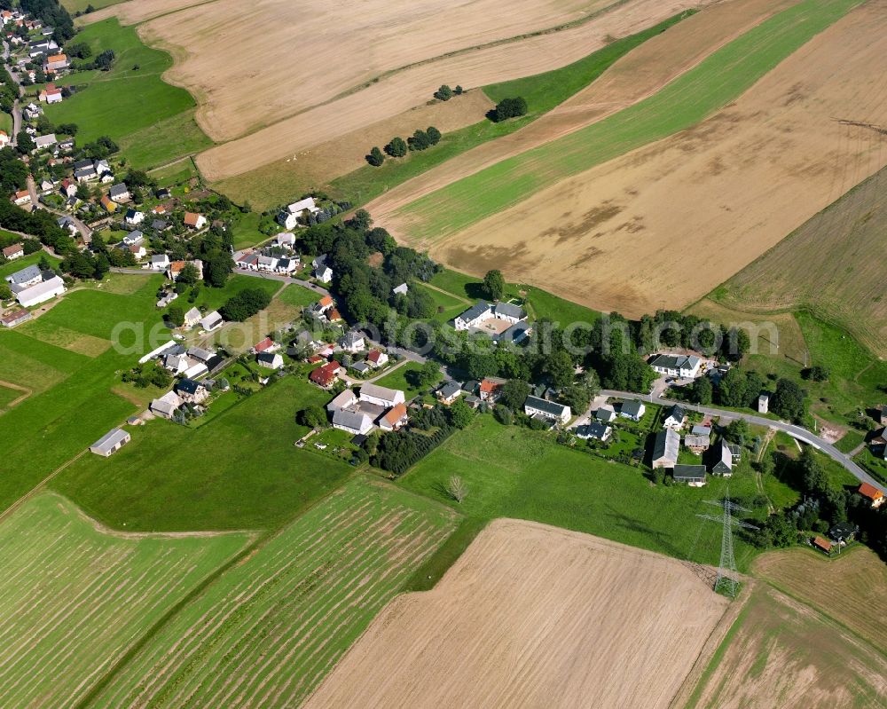 Aerial photograph Berthelsdorf - Agricultural land and field boundaries surround the settlement area of the village in Berthelsdorf in the state Saxony, Germany