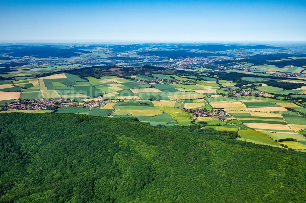 Coppenbrügge from above - Agricultural land and field boundaries surround the settlement area of the village Bessingen on street Obere Strasse in Coppenbruegge in the state Lower Saxony, Germany