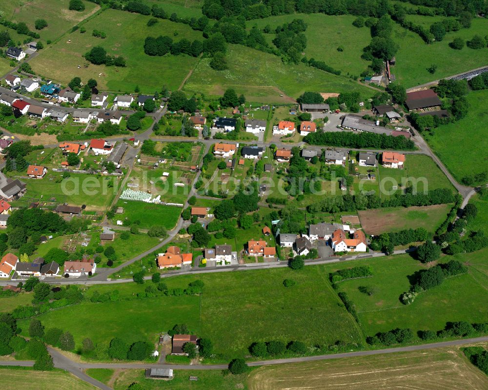 Aerial photograph Betzenrod - Agricultural land and field boundaries surround the settlement area of the village in Betzenrod in the state Hesse, Germany