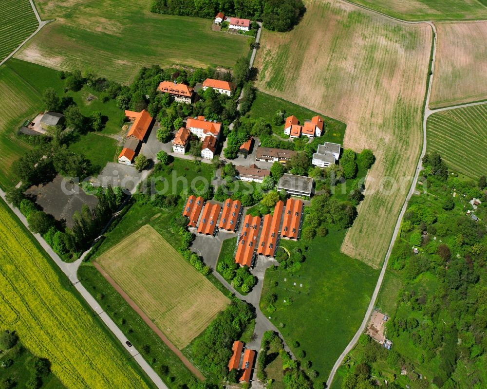 Aerial photograph Beutelsbach - Agricultural land and field boundaries surround the settlement area of the village in Beutelsbach in the state Baden-Wuerttemberg, Germany