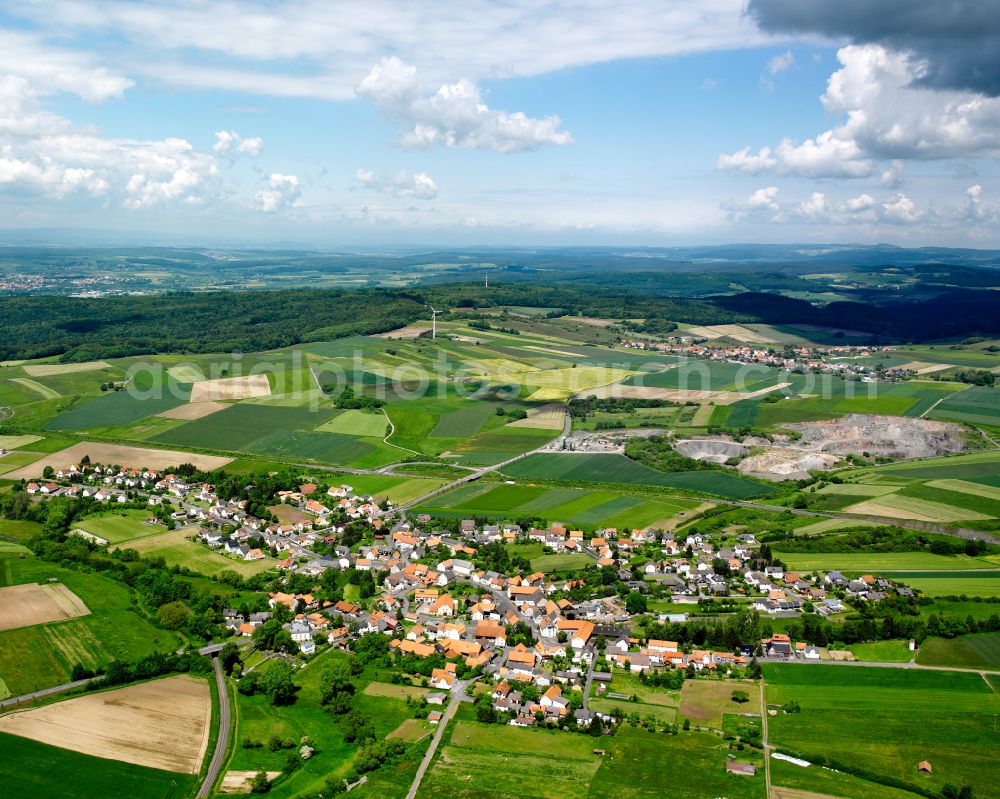 Aerial photograph Brauerschwend - Agricultural land and field boundaries surround the settlement area of the village in Brauerschwend in the state Hesse, Germany