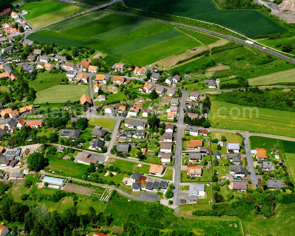 Aerial photograph Brauerschwend - Agricultural land and field boundaries surround the settlement area of the village in Brauerschwend in the state Hesse, Germany