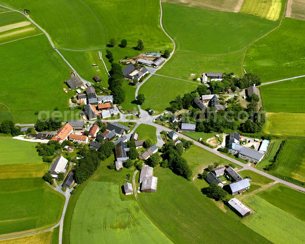 Bärlas from the bird's eye view: Agricultural land and field boundaries surround the settlement area of the village in Bärlas in the state Bavaria, Germany