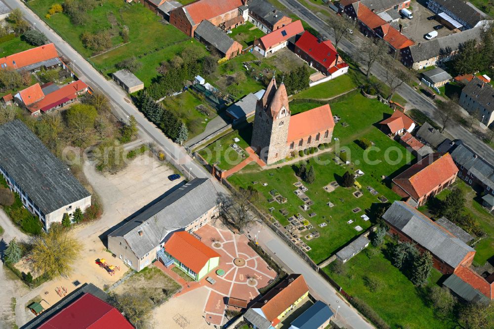 Aerial photograph Brunau - Agricultural land and field boundaries surround the settlement area of the village in Brunau in the state Saxony-Anhalt, Germany