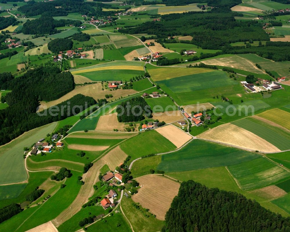 Aerial photograph Bumhofen - Agricultural land and field boundaries surround the settlement area of the village in Bumhofen in the state Bavaria, Germany