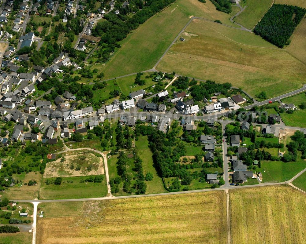 Bundenbach from the bird's eye view: Agricultural land and field boundaries surround the settlement area of the village in Bundenbach in the state Rhineland-Palatinate, Germany