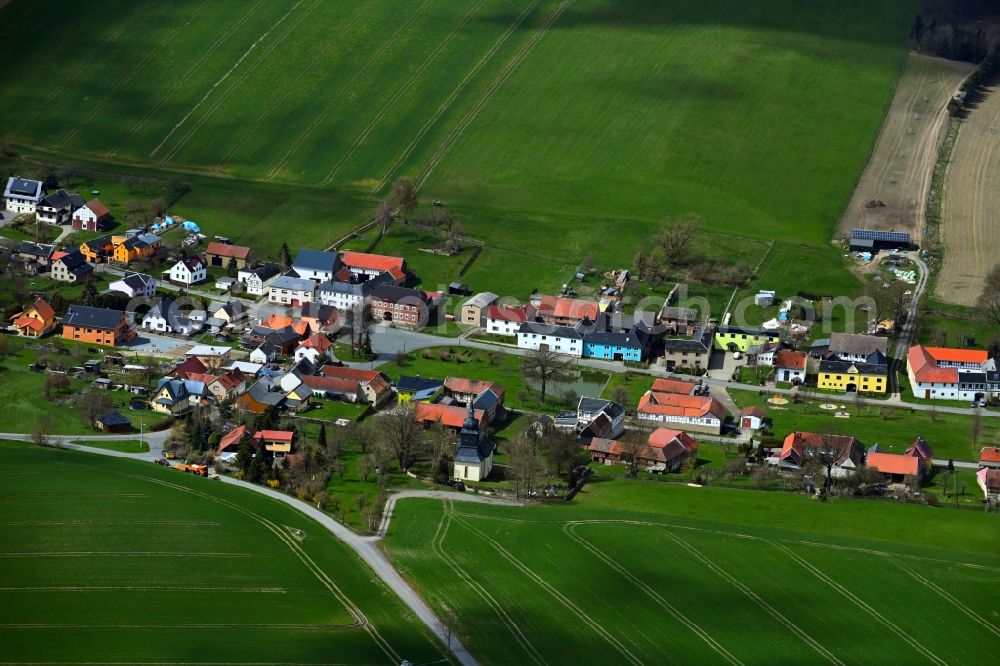 Aerial photograph Chursdorf - Agricultural land and field boundaries surround the settlement area of the village in Chursdorf in the state Thuringia, Germany