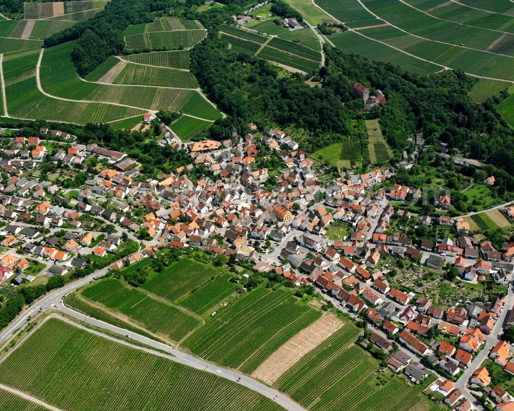 Aerial photograph Cleebronn - Agricultural land and field boundaries surround the settlement area of the village in Cleebronn in the state Baden-Wuerttemberg, Germany