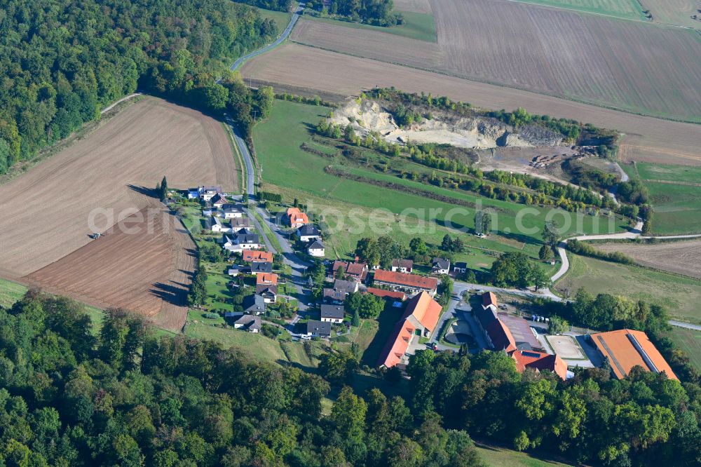 Aerial photograph Clus - Agricultural land and field boundaries surround the settlement area of the village in Clus in the state Lower Saxony, Germany