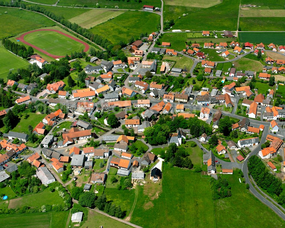 Aerial photograph Crainfeld - Agricultural land and field boundaries surround the settlement area of the village in Crainfeld in the state Hesse, Germany