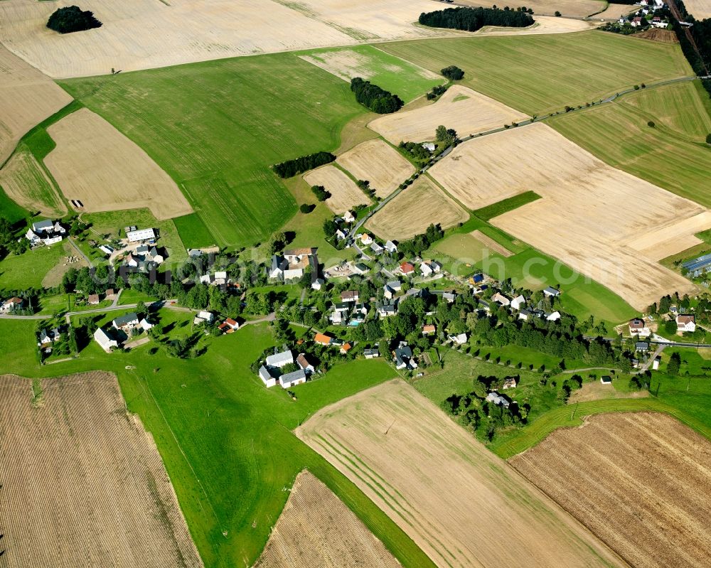 Aerial photograph Crossen - Agricultural land and field boundaries surround the settlement area of the village in Crossen in the state Saxony, Germany