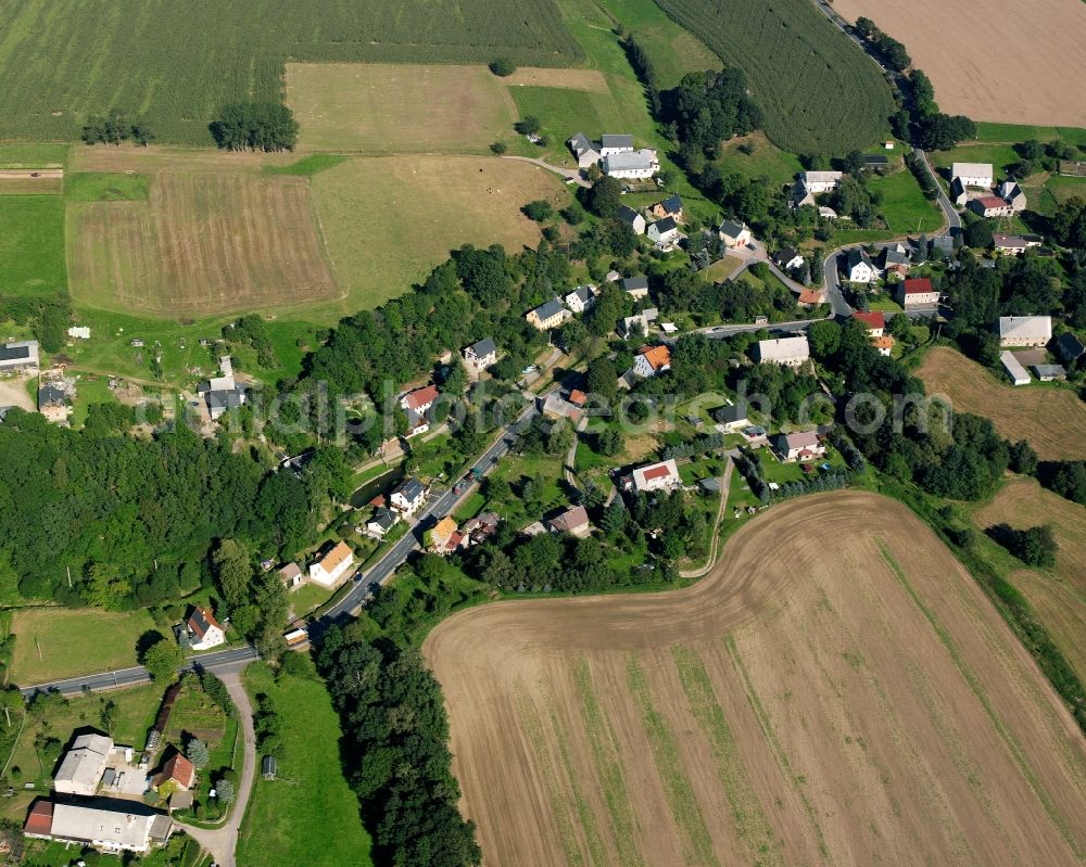 Cunnersdorf from the bird's eye view: Agricultural land and field boundaries surround the settlement area of the village in Cunnersdorf in the state Saxony, Germany