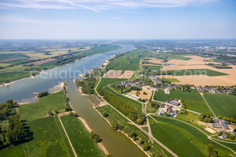 Dornick from the bird's eye view: Agricultural land and field boundaries surround the settlement area of the village in Dornick in the state North Rhine-Westphalia, Germany