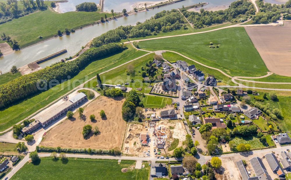 Dornick from the bird's eye view: Agricultural land and field boundaries surround the settlement area of the village in Dornick in the state North Rhine-Westphalia, Germany