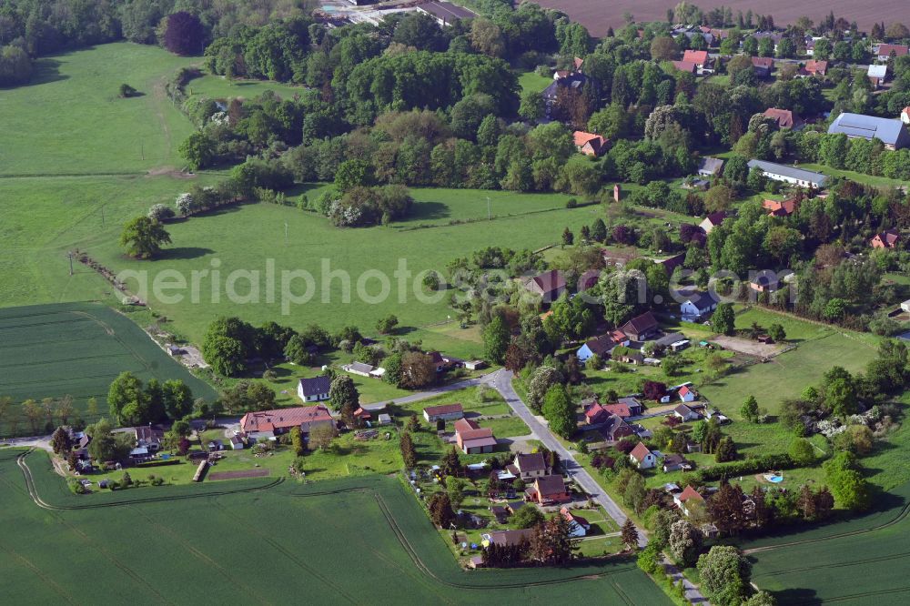 Aerial image Drönnewitz - Agricultural land and field boundaries surround the settlement area of the village in Drönnewitz in the state Mecklenburg - Western Pomerania, Germany