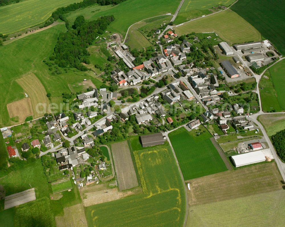 Aerial photograph Dörtendorf - Agricultural land and field boundaries surround the settlement area of the village in Dörtendorf in the state Thuringia, Germany