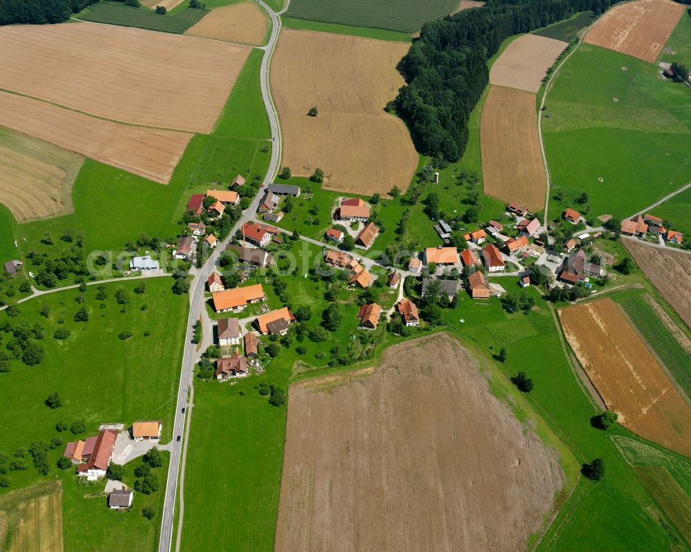 Aerial photograph Ebratsweiler - Agricultural land and field boundaries surround the settlement area of the village in Ebratsweiler in the state Baden-Wuerttemberg, Germany