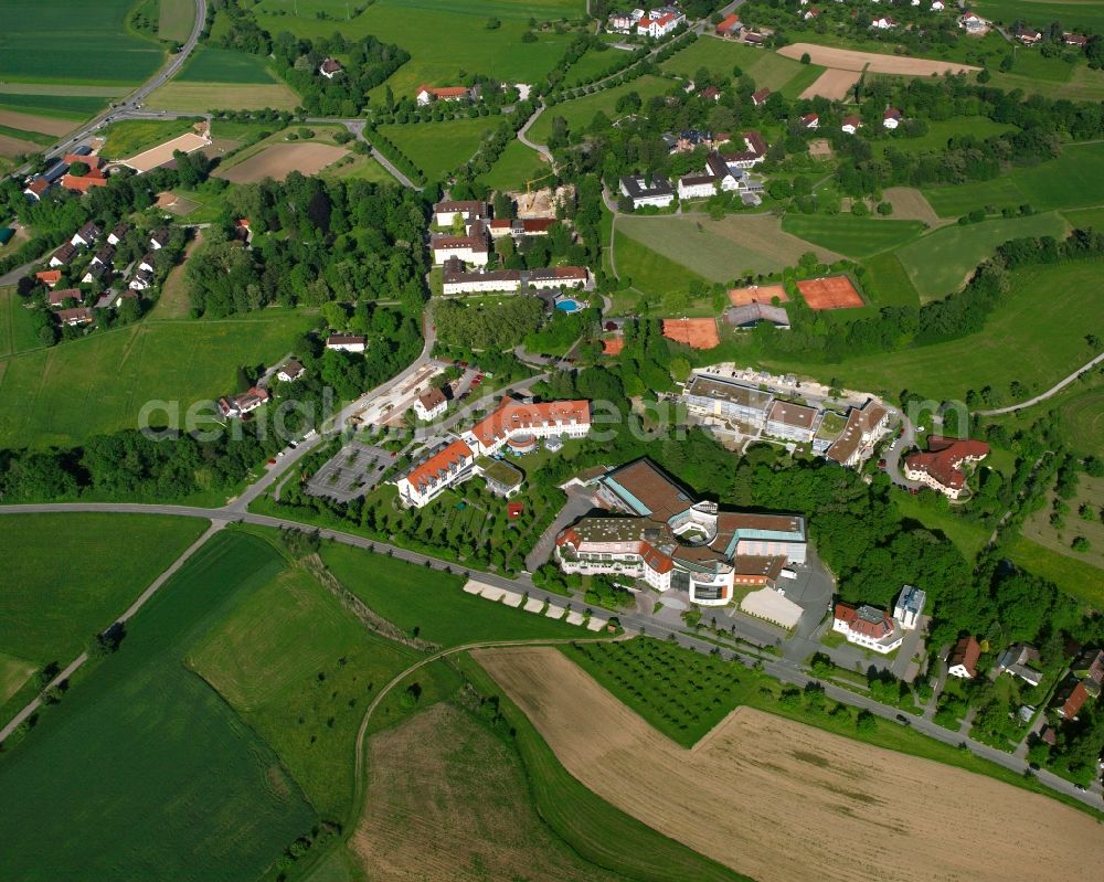 Aerial photograph Eckwälden - Agricultural land and field boundaries surround the settlement area of the village in Eckwälden in the state Baden-Wuerttemberg, Germany