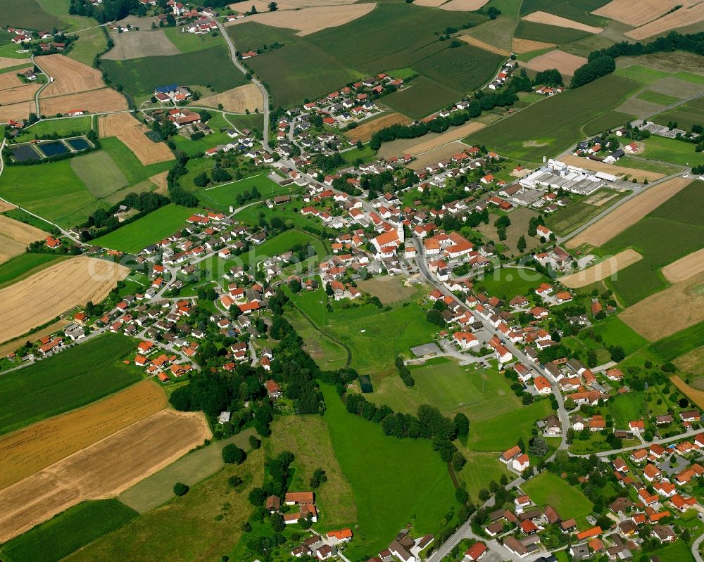 Aerial photograph Egglham - Agricultural land and field boundaries surround the settlement area of the village in Egglham in the state Bavaria, Germany