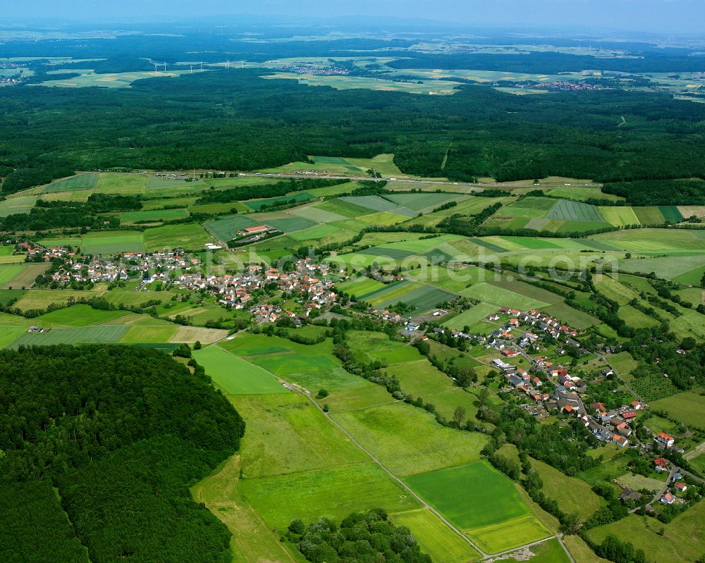 Ehringshausen from the bird's eye view: Agricultural land and field boundaries surround the settlement area of the village in Ehringshausen in the state Hesse, Germany