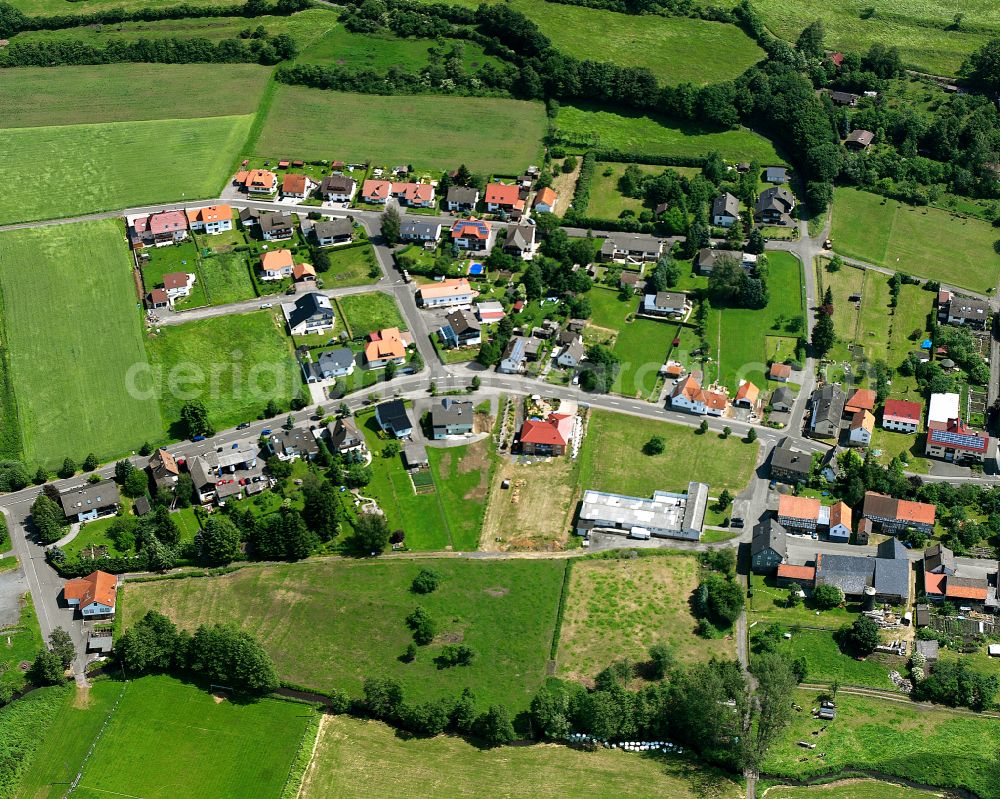 Aerial photograph Ehringshausen - Agricultural land and field boundaries surround the settlement area of the village in Ehringshausen in the state Hesse, Germany