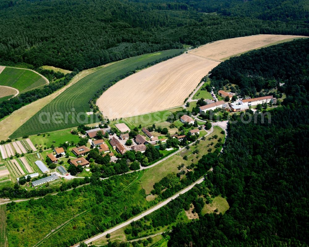 Aerial photograph Eichelberg - Agricultural land and field boundaries surround the settlement area of the village in Eichelberg in the state Baden-Wuerttemberg, Germany