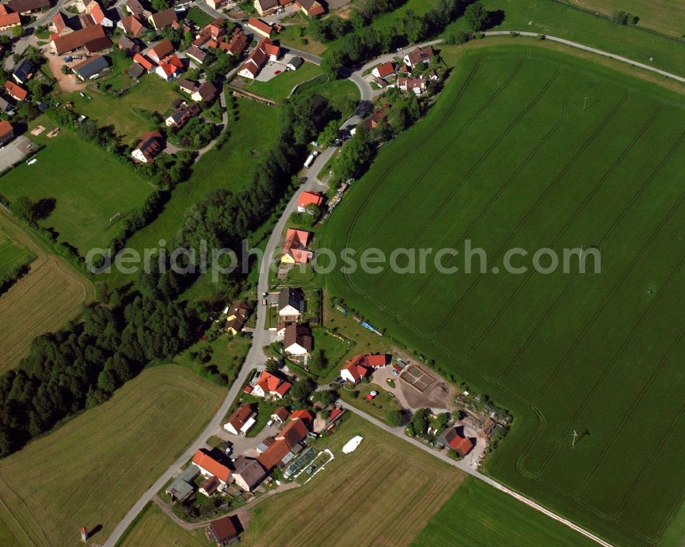 Aerial photograph Elbersroth - Agricultural land and field boundaries surround the settlement area of the village in Elbersroth in the state Bavaria, Germany