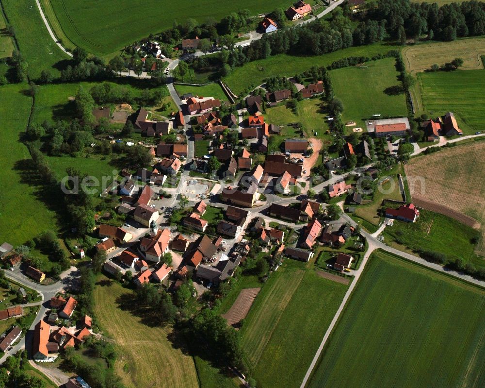 Aerial image Elbersroth - Agricultural land and field boundaries surround the settlement area of the village in Elbersroth in the state Bavaria, Germany