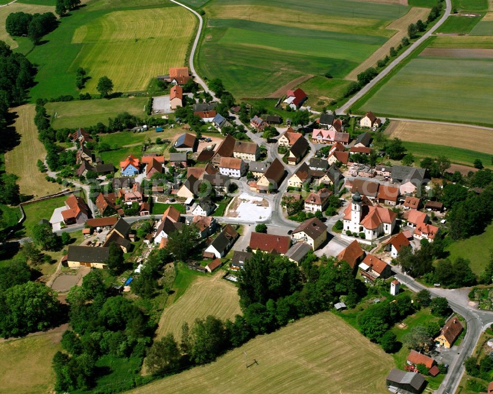 Aerial photograph Elbersroth - Agricultural land and field boundaries surround the settlement area of the village in Elbersroth in the state Bavaria, Germany