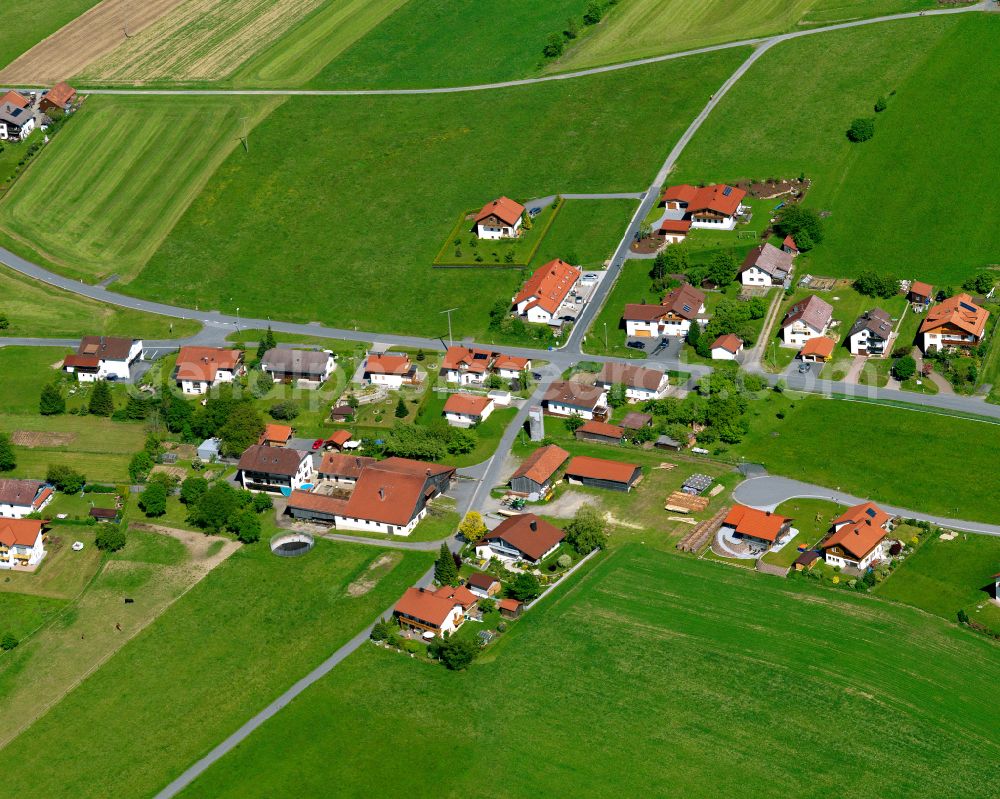 Aerial photograph Elmberg - Agricultural land and field boundaries surround the settlement area of the village in Elmberg in the state Bavaria, Germany