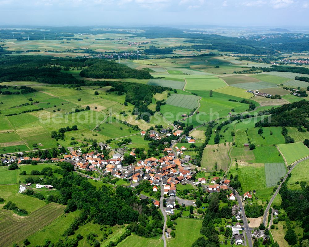 Aerial photograph Elpenrod - Agricultural land and field boundaries surround the settlement area of the village in Elpenrod in the state Hesse, Germany