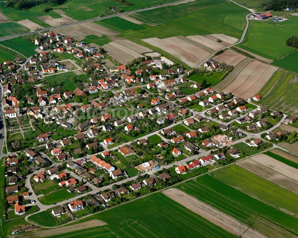 Elpersdorf bei Ansbach from the bird's eye view: Agricultural land and field boundaries surround the settlement area of the village in Elpersdorf bei Ansbach in the state Bavaria, Germany